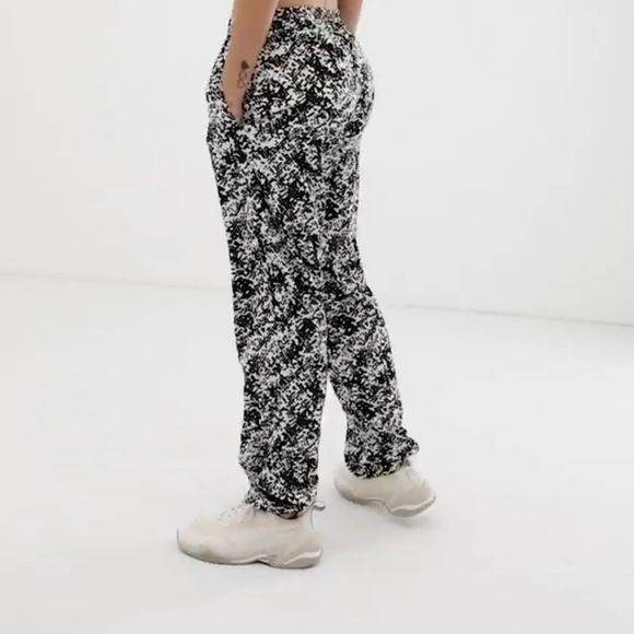 NWT Snake Print Joggers Size Medium - Picture 1 of 7